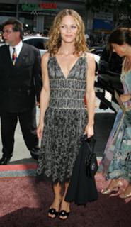 Vanessa Paradis feet photo thumbnail
