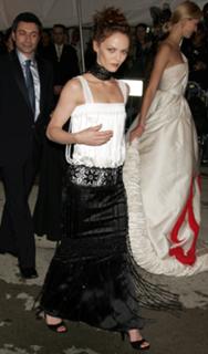 Vanessa Paradis feet photo thumbnail