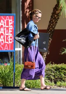 Vanessa Paradis feet photo thumbnail
