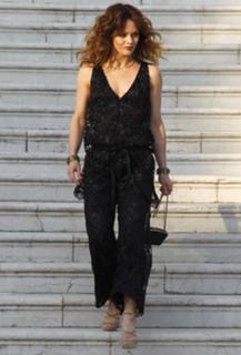 Vanessa Paradis feet photo thumbnail