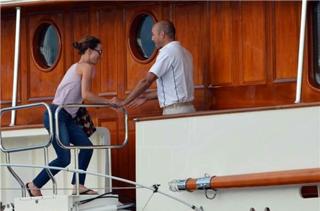 Vanessa Paradis feet photo thumbnail