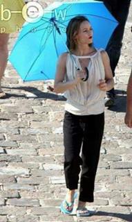Vanessa Paradis feet photo thumbnail