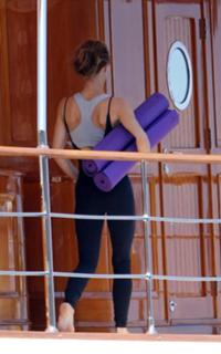 Vanessa Paradis feet photo thumbnail