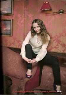 Vanessa Paradis feet photo thumbnail