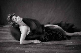 Vanessa Paradis feet photo thumbnail