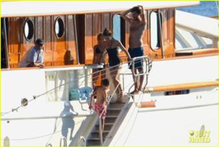 Vanessa Paradis feet photo thumbnail