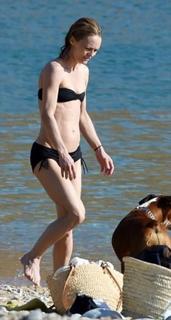 Vanessa Paradis feet photo thumbnail