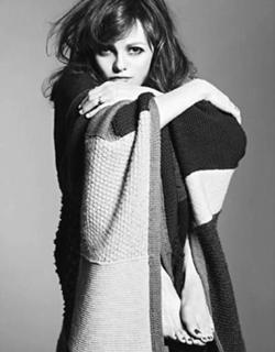 Vanessa Paradis feet photo thumbnail
