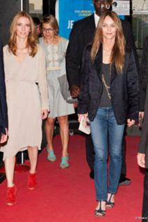 Vanessa Paradis feet photo thumbnail