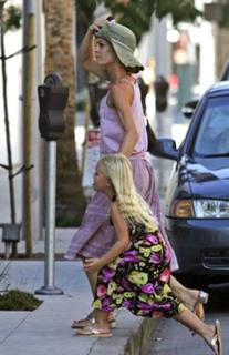 Vanessa Paradis feet photo thumbnail