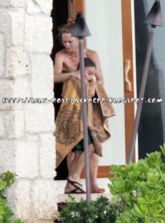 Vanessa Paradis feet photo thumbnail