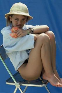 Vanessa Paradis feet photo thumbnail