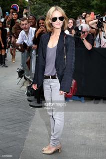 Vanessa Paradis feet photo thumbnail