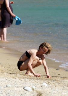 Vanessa Paradis feet photo thumbnail