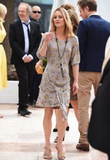 Vanessa Paradis feet photo thumbnail