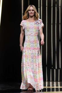 Vanessa Paradis feet photo thumbnail