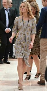 Vanessa Paradis feet photo thumbnail