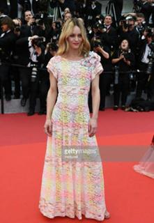 Vanessa Paradis feet photo thumbnail