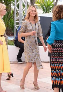 Vanessa Paradis feet photo thumbnail