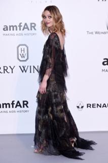 Vanessa Paradis feet photo thumbnail