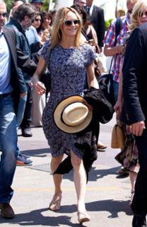 Vanessa Paradis feet photo thumbnail