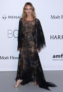 Vanessa Paradis feet photo thumbnail