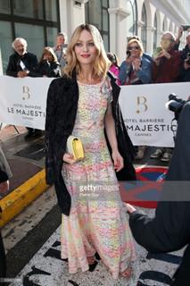 Vanessa Paradis feet photo thumbnail