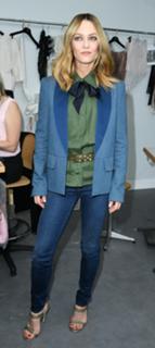 Vanessa Paradis feet photo thumbnail