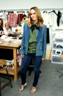 Vanessa Paradis feet photo thumbnail