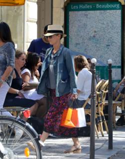 Vanessa Paradis feet photo thumbnail