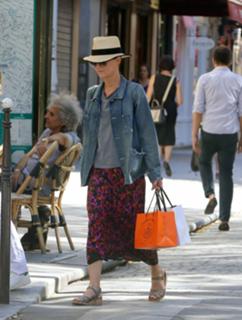 Vanessa Paradis feet photo thumbnail