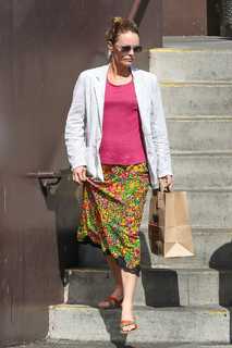 Vanessa Paradis feet photo thumbnail