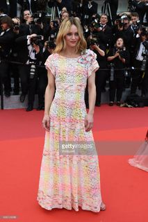 Vanessa Paradis feet photo thumbnail