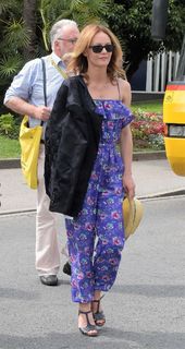 Vanessa Paradis feet photo thumbnail