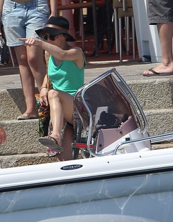 Vanessa Paradis feet photo thumbnail