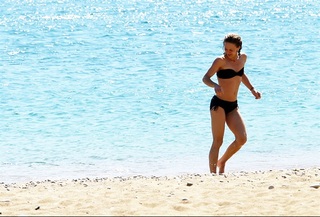Vanessa Paradis feet photo thumbnail