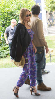 Vanessa Paradis feet photo thumbnail