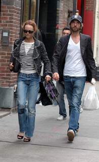 Vanessa Paradis feet photo thumbnail