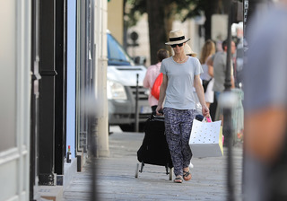 Vanessa Paradis feet photo thumbnail