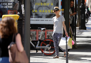 Vanessa Paradis feet photo thumbnail