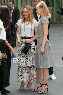 Vanessa Paradis feet photo thumbnail