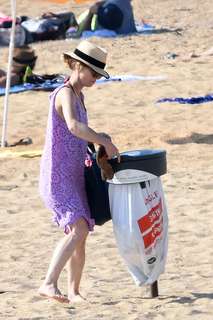Vanessa Paradis feet photo thumbnail