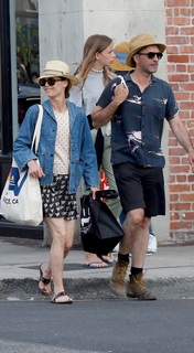 Vanessa Paradis feet photo thumbnail