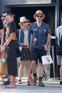 Vanessa Paradis feet photo thumbnail