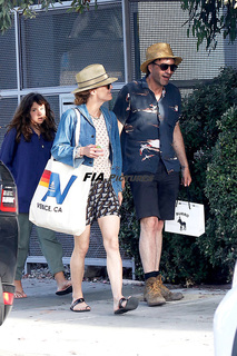 Vanessa Paradis feet photo thumbnail