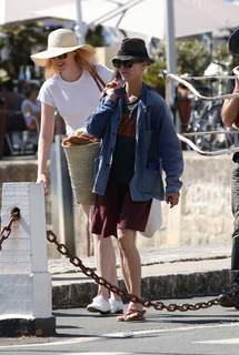 Vanessa Paradis feet photo thumbnail