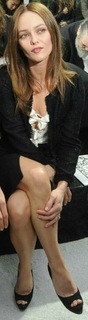 Vanessa Paradis feet photo thumbnail