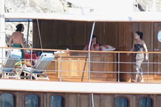 Vanessa Paradis feet photo thumbnail