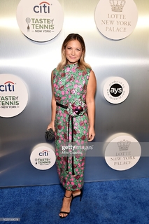 Vanessa Ray feet photo thumbnail