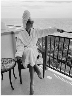 Vanessa Ray feet photo thumbnail